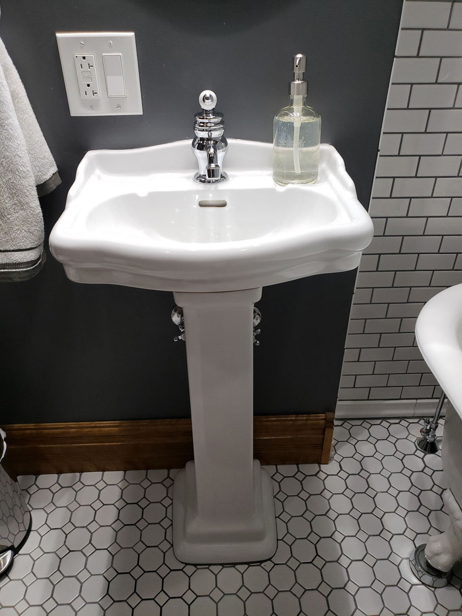 Picture of Pedestal Sink